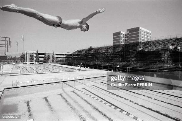 Plongeur pendant un entraînement à la piscine McDonald en mai 1984 à Los Angeles, Etats-Unis.