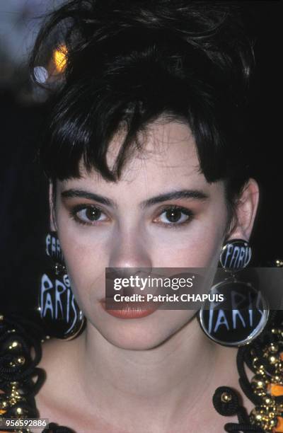 Portrait de l'actrice française Mathilda May, en 1988 pendant le festival de Cannes, dans les Alpes-Maritimes, en France.