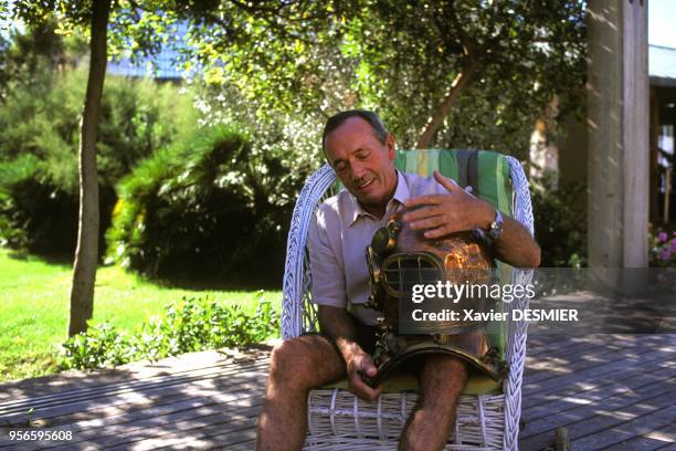 Ingénieur et plongeur Henri-Germain Delauze, en septembre 1990 à Marseille, France.