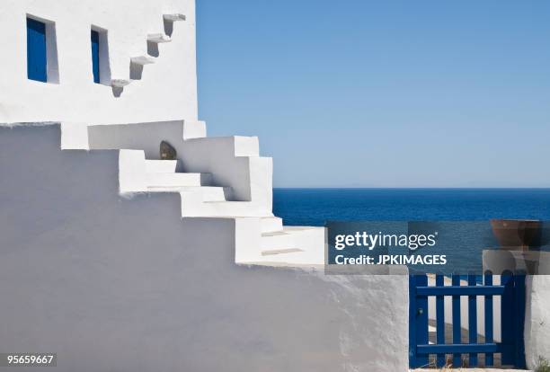 whitewashed house in greece - sifnos foto e immagini stock