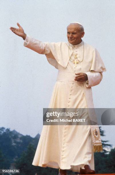 Le pape Jean-Paul II à Lourdes, en août 1983, dans les Hautes-Pyrénées, France.