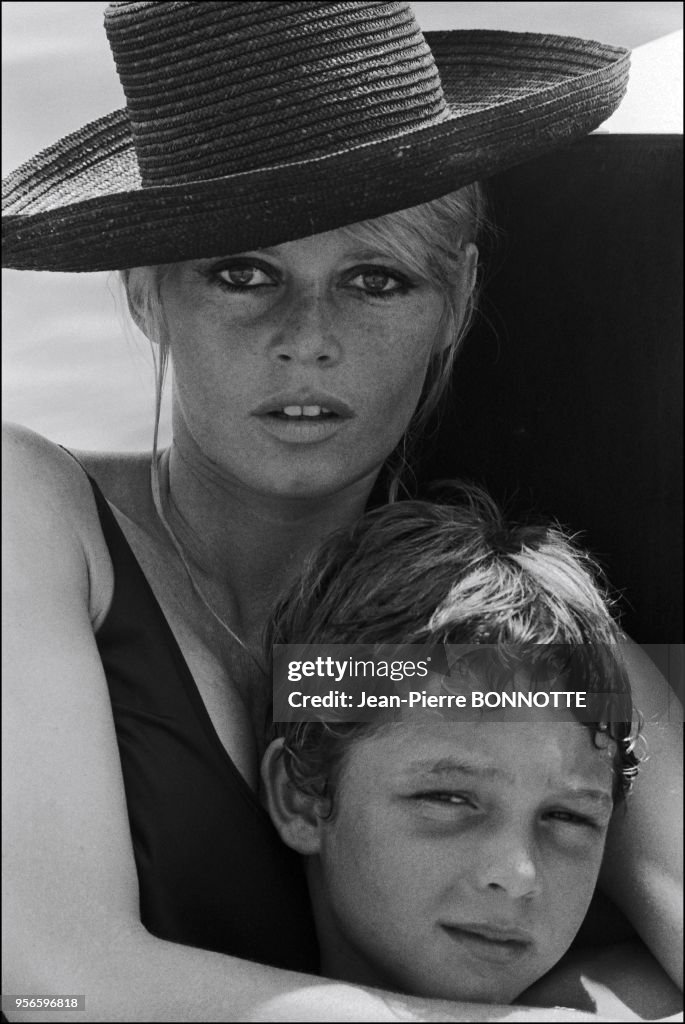 Brigitte Bardot et son fils Nicolas Charrier à La Madrague à... News Photo Getty Images Brigitte Bardot et son fils Nicolas Charrier à La Madrague à... News Photo Getty Images