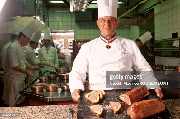 Paul BOCUSE and his warm sausage of Lyon. Rhône: Paul BOCUSE et son saucisson chaud de Lyon.