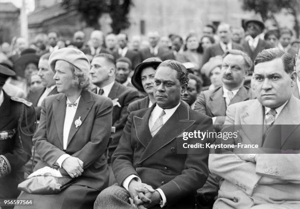 Gaston Monnerville à l'inauguration du monument à la mémoire de Victor Schoelcher, à Houilles, France en 1948.