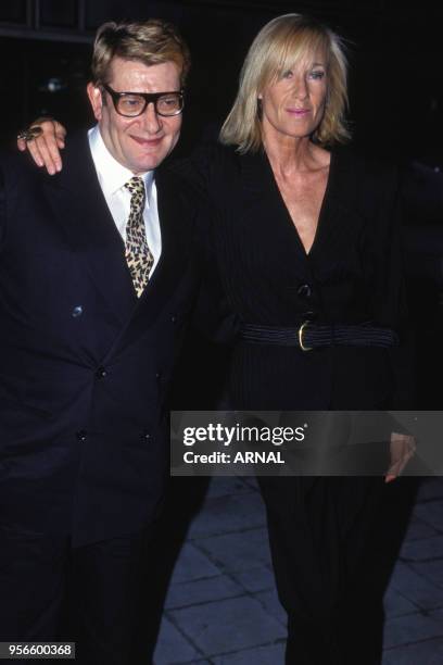 Yves Saint Laurent et Betty Catroux en juin 1993 à Paris, France.