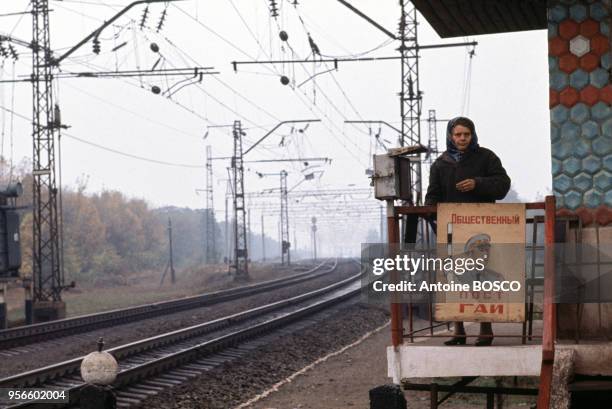 Employée des chemins de fer en octobre 1975 en URSS.