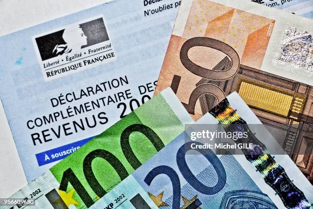 Feuille de déclaration complémentaire des revenus et billets de banque en Euros, 12 mai 2017, France.