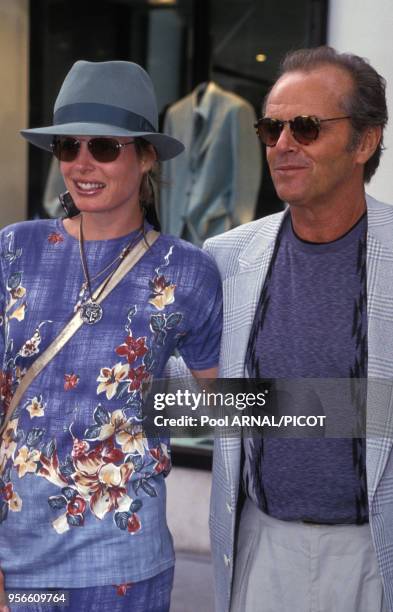 Jack Nicholson et sa compagne Rebecca Broussard à Paris en juillet 1994, France.
