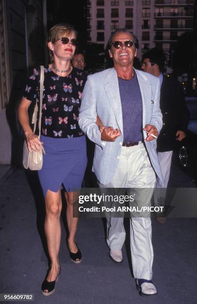 Jack Nicholson et sa compagne Rebecca Broussard à Paris en juillet 1994, France.