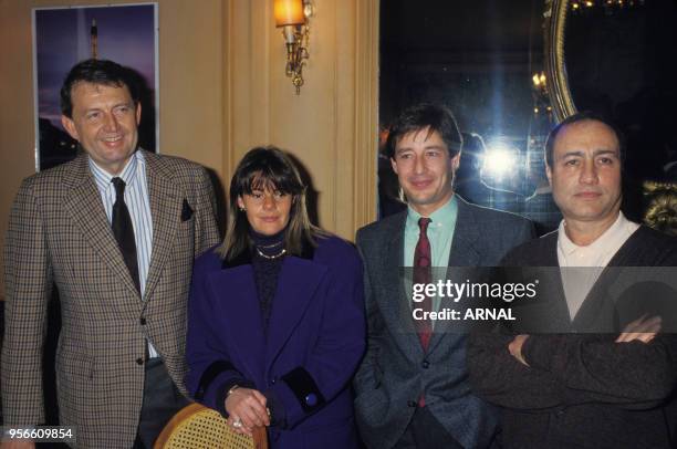 Conférence de presse de Patrick Sabatier en compagnie d'Etienne Mougeotte, Dominique Cantien et Rémy Grumbach le 6 janvier 1988 à Paris, France.