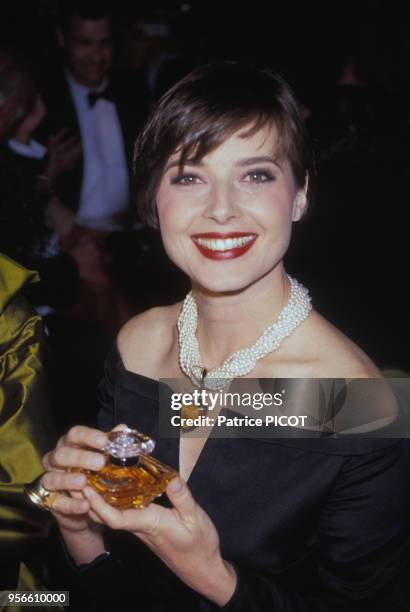 Isabella Rossellini lors de la soirée de lancement du parfum 'Trésor' de lancôme à Paris en juin 1990, France.