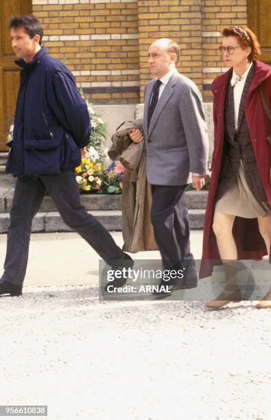 Thierry Lhermitte, Michel Blanc et Dominique Lavanant aux obsèques de Jean Poiret en mars 1992 à Paris, France.