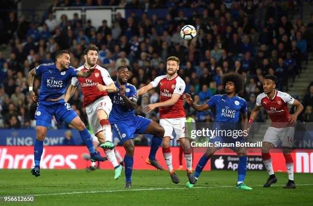 Danny Simpson of Leicester City, Sead Kolasinac of Arsenal, Wes Morgan of Leicester City and Shkodran Mustafi of Arsenal attempt ot win a header...