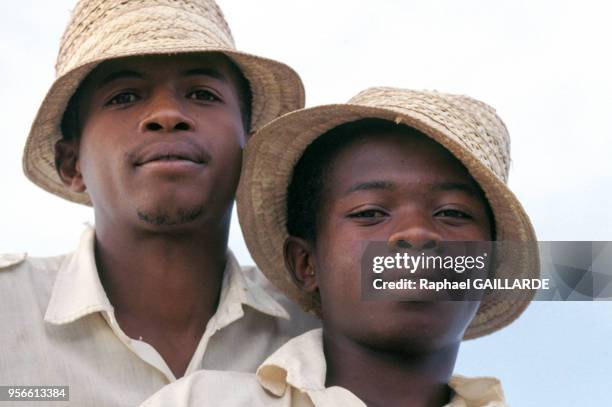 Portrait de jeunes garçons malgaches, avril 1992, Madagascar.