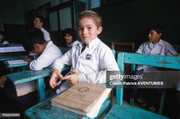 Elèves dans une salle de classe le 2 juin 1986 au Paraguay.