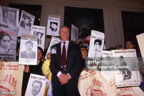 Le chanteur français Yves Montand soutenant les chiliens contre la dictature, Chili.