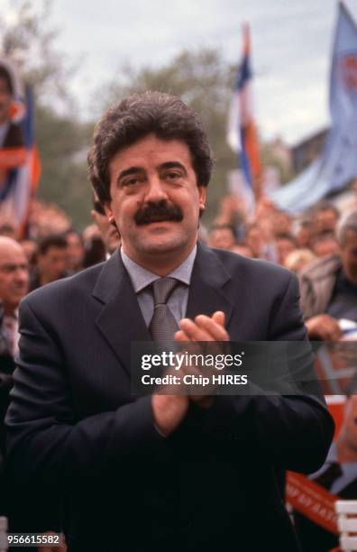 Momir Bulatovic, Premier Ministre de la République fédérale de Yougoslavie, lors d'une manifestation pro-serbe, 22 avril 1999, Podgorica, Yougoslavie.