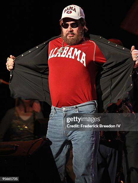 Country singer Hank Williams Jr. Shows off his Alabama Crimson Tide shirt after performing at the Sprint Sound & Speed concert at Ryman Auditorium on...