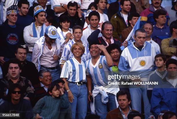 Groupe de supporters pendant un match de l'équipe nationale d'Argentine.