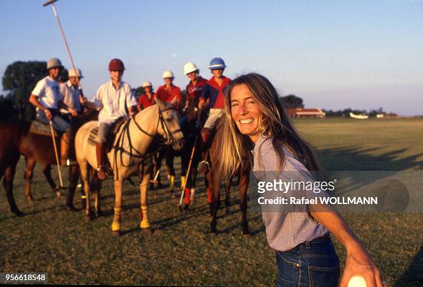 Susan Barrantes, la mère de Sarah Ferguson, sur un terrain de polo.