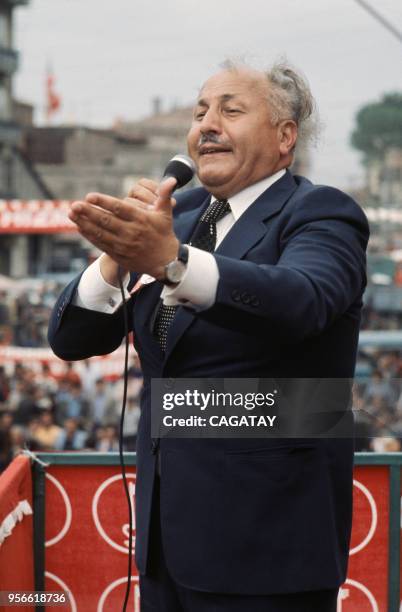 Necmettin Erbakan lors d'un meeting dans les années 1980 en Turquie.