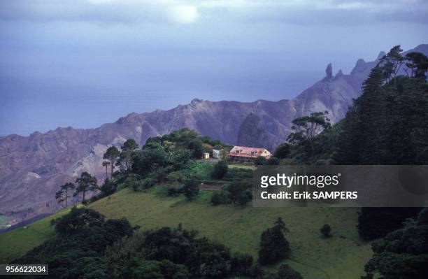 Vue sur la mer depuis la maison de Mount Pleasant en février 1993 sur l'île de Sainte-Hélène.
