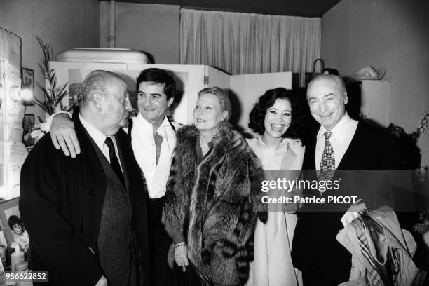 Bernard Blier, Michèle Morgan et Gérard Oury félicitent Marie-Josée Nat et Jean-Claude Brialy après la 1ère de 'Désiré' le 8 février 1984 à Paris,...