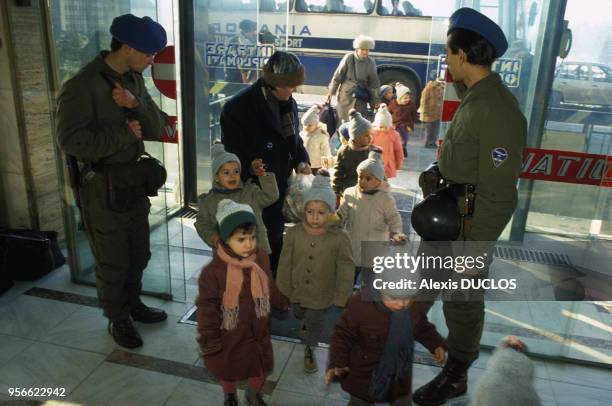 Groupe d'orphelins le 5 avril 1990 en Roumanie.