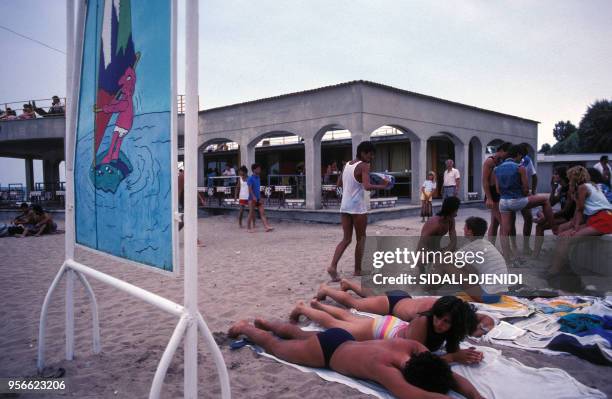 Les jeunes roumains à la plage en 1993 à Constan?a en Roumanie.