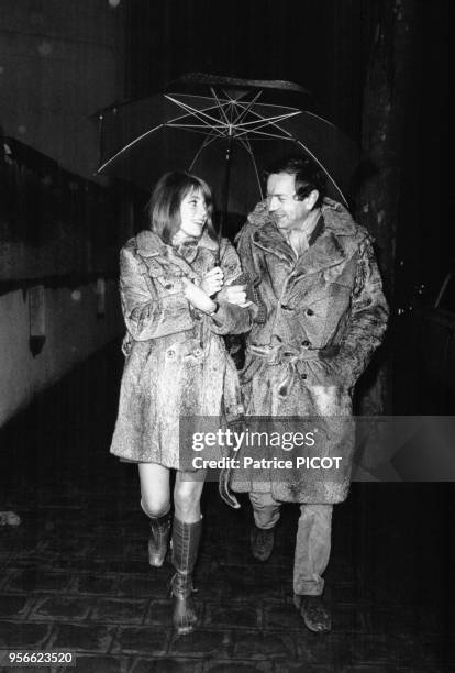 Actrice canadienne Joanna Shimkus dans Paris en mars 1968, France.