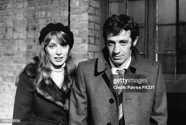 Joanna Shimkus et Jean-Paul Belmondo sur le tournage du film 'HO!' réalisé par Robert Enrico le 9 février 1968 à Paris, France.
