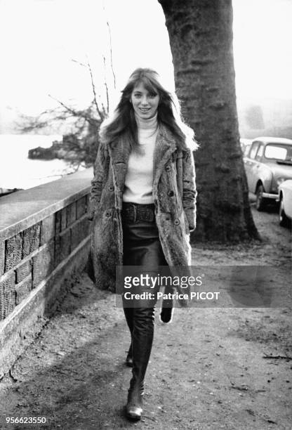 Actrice canadienne Joanna Shimkus dans Paris en mars 1968, France.