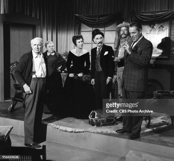 Television rural comedy The Real McCoys. Episode, Theater In The Barn, originally broadcast April 6, 1961. Pictured left to right: Walter Brennan ;...