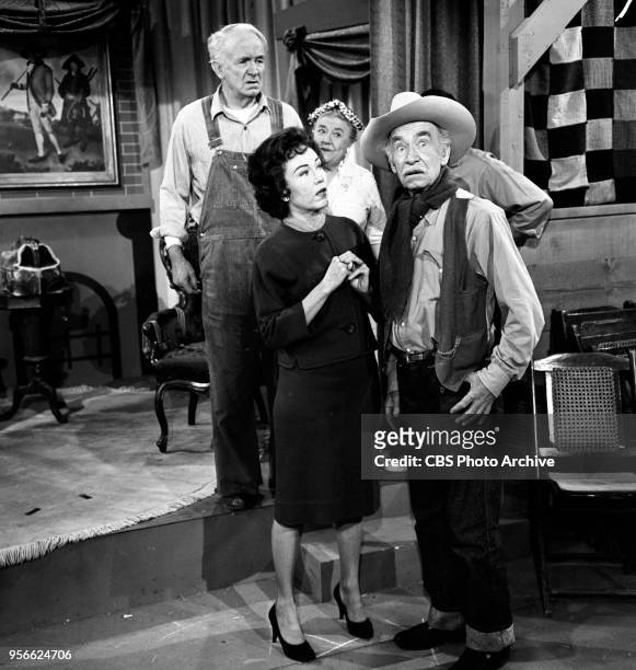 Television rural comedy The Real McCoys. Episode, Theater In The Barn, originally broadcast April 6, 1961. Pictured left to right, Walter Brennan ;...