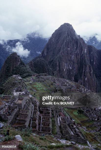 Vue d'ensemble du Machu Picchu en janvier 1989 au Pérou.