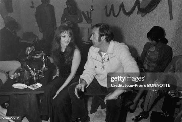 Michèle Mercier et Sean Connery lors d'une soirée en mars 1968 à Almeria, Espagne.