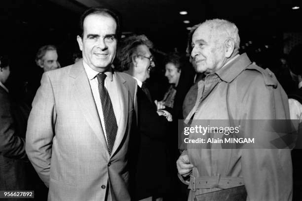 Georges Marchais et Louis Aragon à la soirée anniversaire de l'hebdomadaire communiste 'Révolution', le 5 mars 1981 à Paris, France.