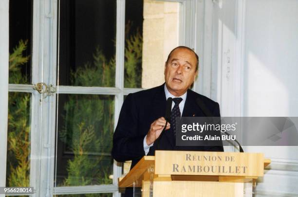 Conférence de presse du président de la République Jacques Chirac lors de la conférence de Rambouillet sur le Kosovo le 6 février 1999 à Rambouillet,...