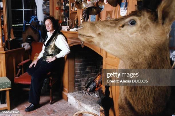 écrivain et journaliste Gonzague Saint Bris dans la maison d'Honoré de Balzac en Touraine en février 1999, France.