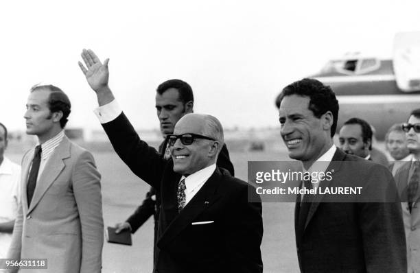 Le Président tunisien Habib Bourguiba est accueilli par Mouammar Kadhafi pour les célébrations du 4ème Anniversaire de la Révolution, le 4 septembre...