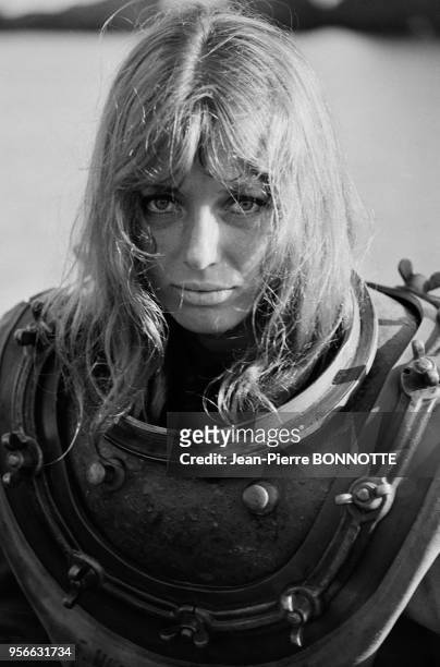 Joanna Shimkus sur le tournage du film 'Les Aventuriers' réalisé par Robert Enrico en 1966, France.