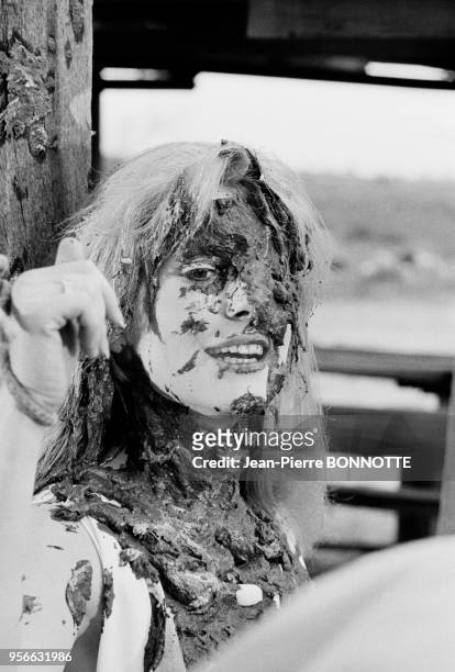 Catherine Deneuve sur le tournage du film 'Belle de jour' réalisé par Luis Buñuel en 1966, France.