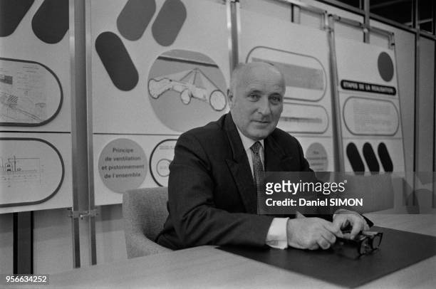 Mr Paulin, ingénieur en chef lors de la construction du Tunnel sous la Manche en juin 1973, Sangattes, France.