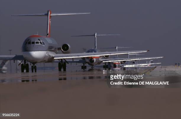 Trafic d'avions sur l'aéroport international de Dallas-Fort Worth en avril 1999, États-Unis.