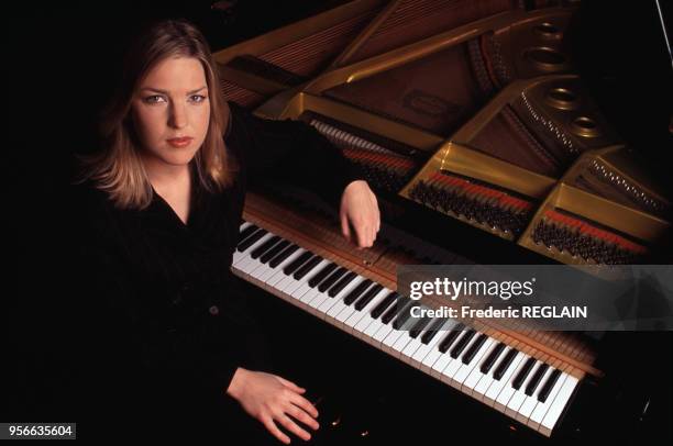 La chanteuse et pianiste Diana Krall le 10 mai 1996 à Paris, France.