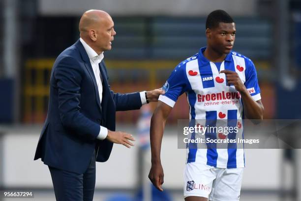 Coach Jurgen Streppel of SC Heerenveen, Denzel Dumfries of SC Heerenveen during the Dutch Eredivisie match between SC Heerenveen v FC Utrecht at the...