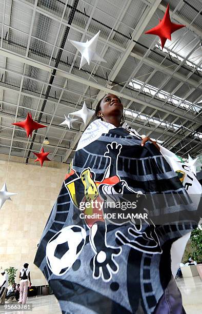 Woman wears CAN2010 flag in the main press centre in Angola's capital Luanda on January 9, 2010 on the eve of the opening of African Cup of Nations...