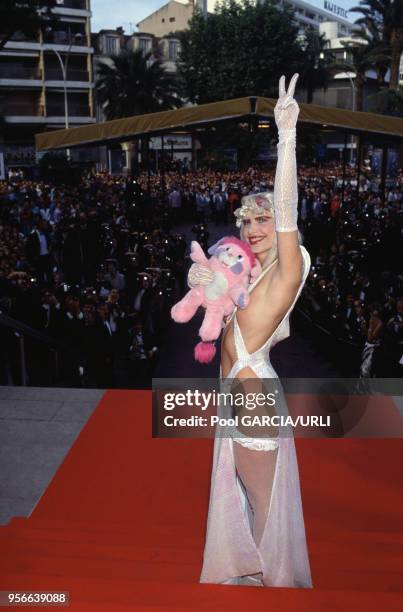 La Cicciolina lors du Festival de Cannes en mai 1988, France.