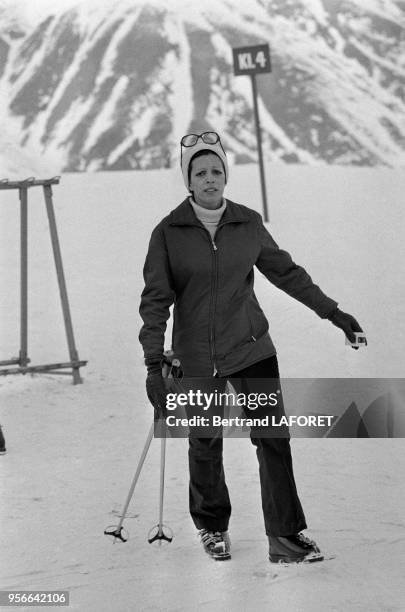 Christina Onassis aux sports d'hiver en février 1971 à Saint-Moritz, Suisse.