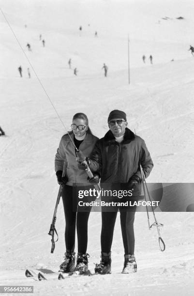 Stavros Niarchos et Doris Kleiner aux sports d'hiver en février 1971 à Saint-Moritz, Suisse.